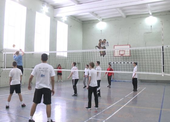 Во Владимире комплект медалей и сладкие призы разыграли юные волейболисты - ученики городских школ